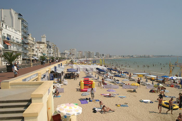 Le remblai et la plage des Sables d'Olonne